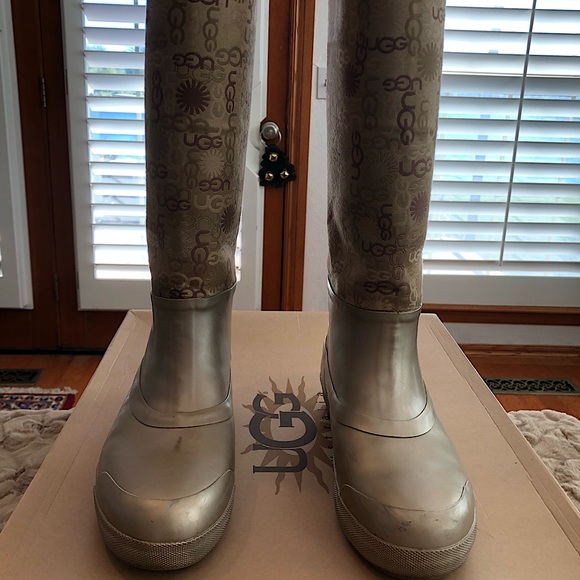 UGG Logo Rain Boots - Picture 1 of 8